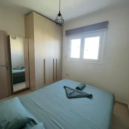 A Digital Nomad's Haven For 6 *